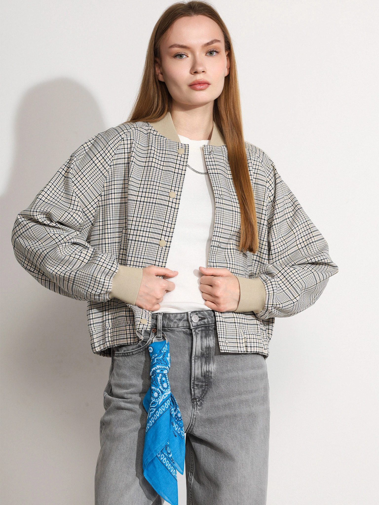 Жакет-бомбер в клетку на кнопках